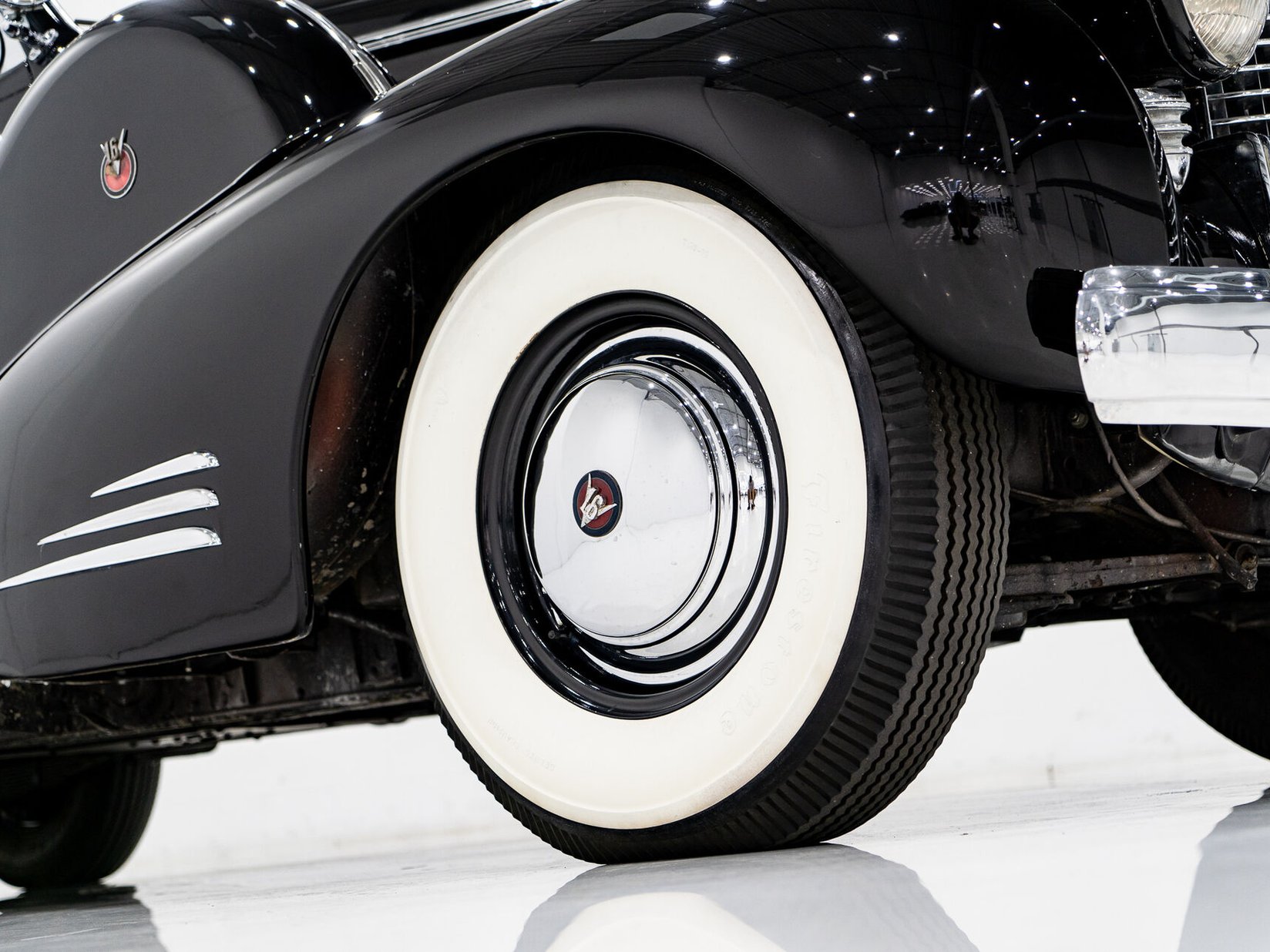 Cadillac Series 90 **PRICE IN USD**1 of 13 V16 1938 Noir Montréal - photo #5