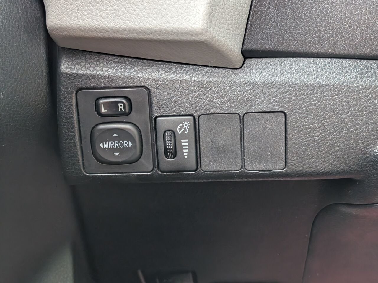 2014 Toyota Corolla 2T1BURHE0EC100954 Silver Sherbrooke - photo #9
