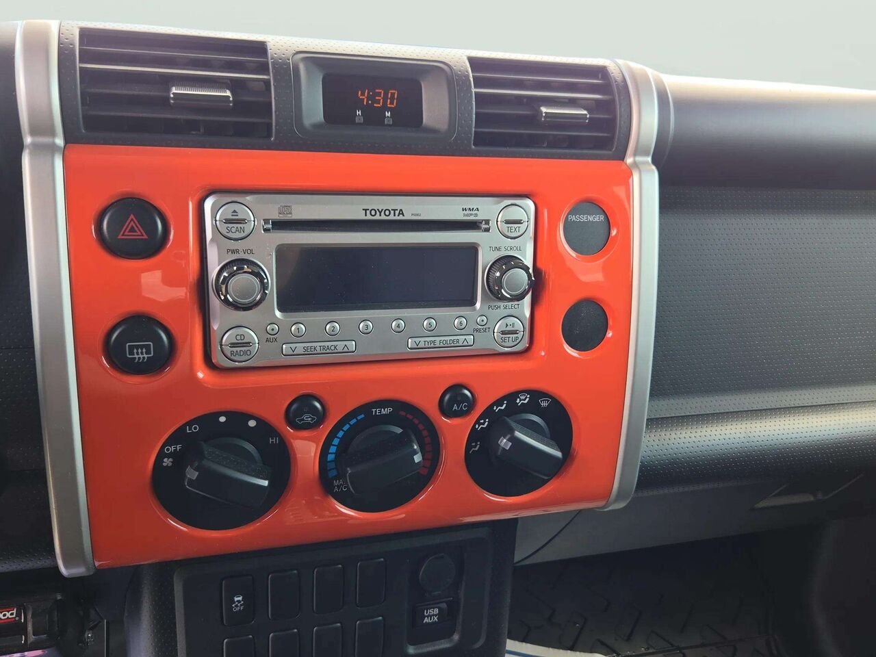 Toyota FJ Cruiser 2013 Orange Gatineau - photo #12
