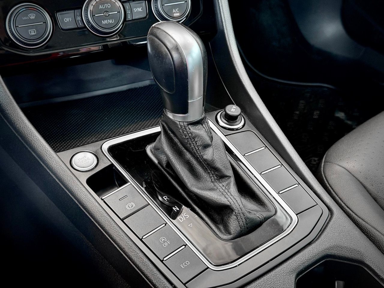 Volkswagen Jetta 2025 Gris Notre-Dame-des-Prairies - photo #27