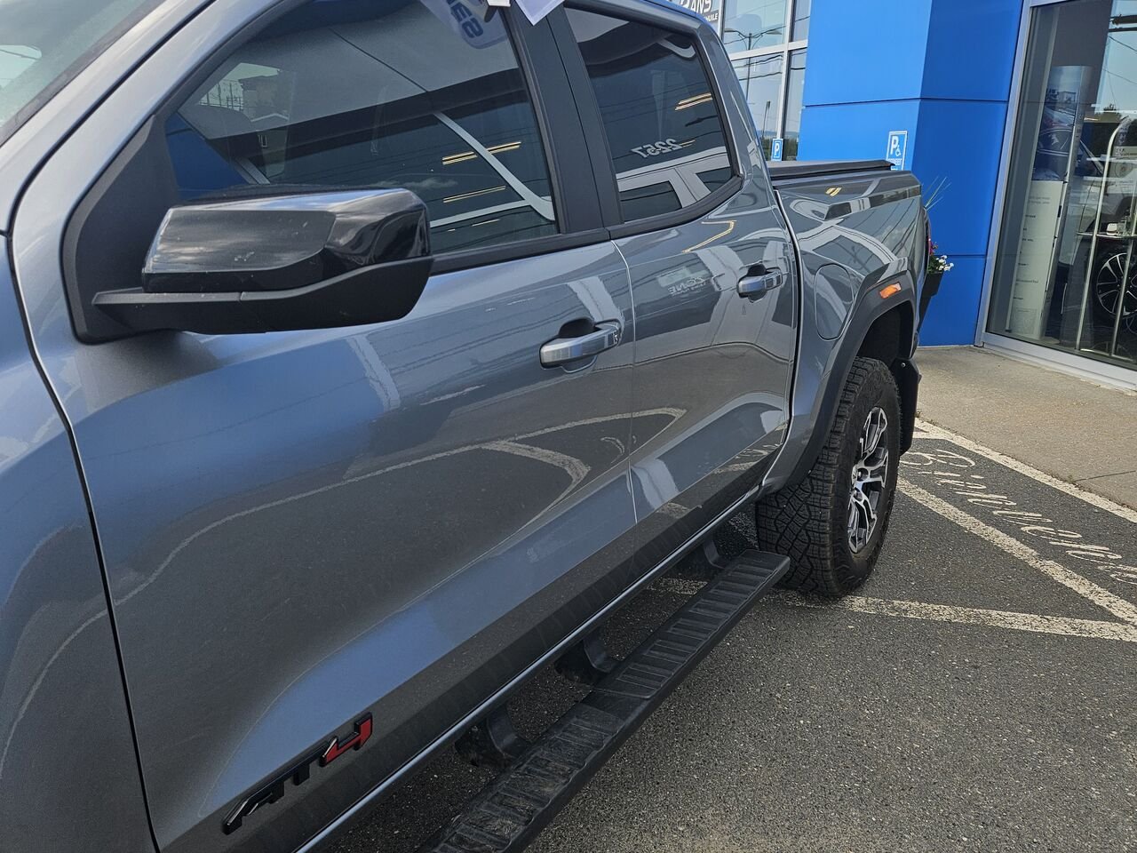 GMC Canyon AT4 cabine multiplace 4RM 2024 Gris Thetford Mines - photo #5