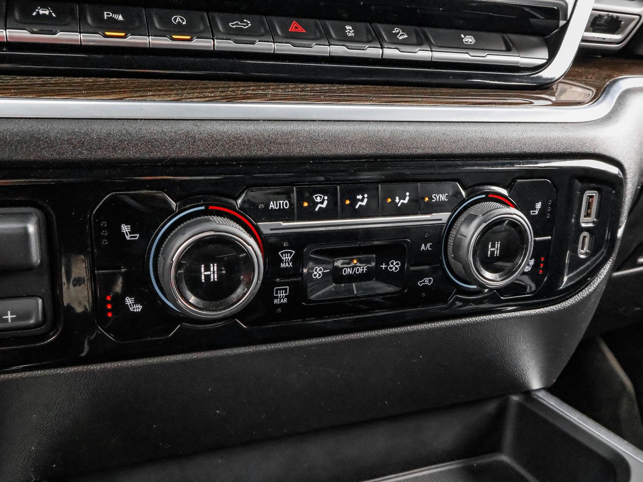 2022 Chevrolet Silverado 1500 4WD Crew Cab 147 LT Trail Boss White Sherwood Park - photo #30