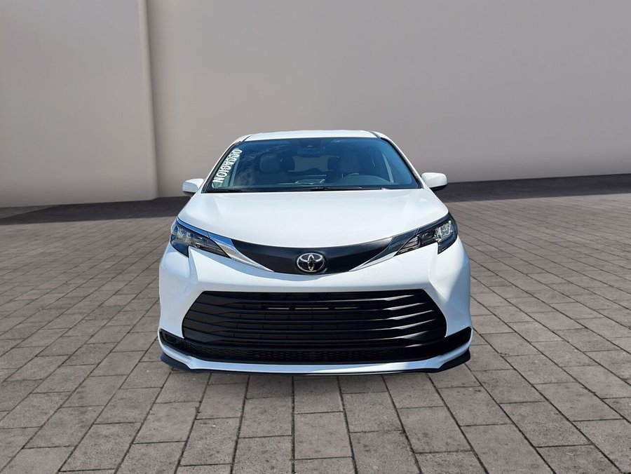 2026 Toyota Sienna LE 8 PASSAGERS 2026 White