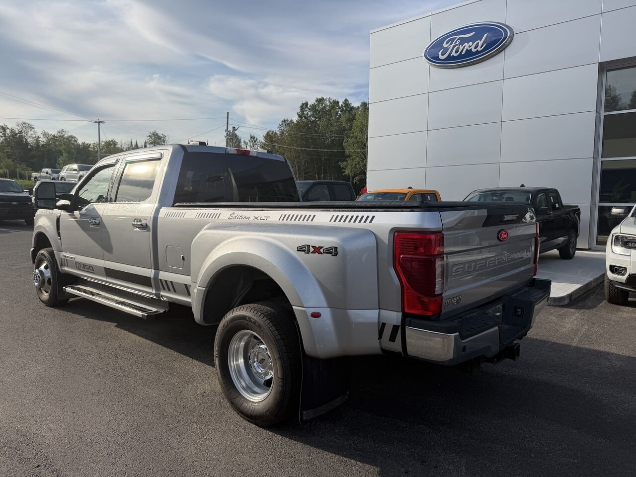 Ford Super Duty F-350 à roues arrière jumelées 2022 Argent Mont-Laurier - photo #2