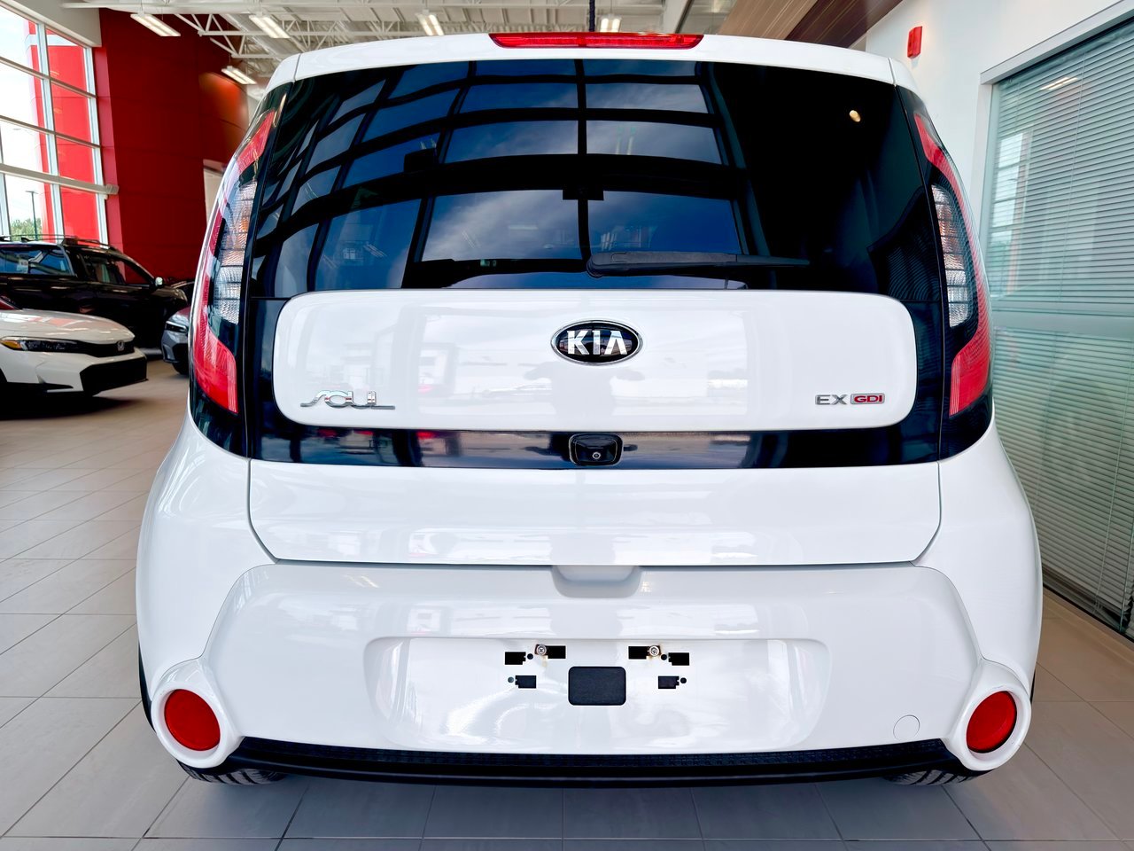2016 Kia Soul White Notre-Dame-des-Prairies - photo #8