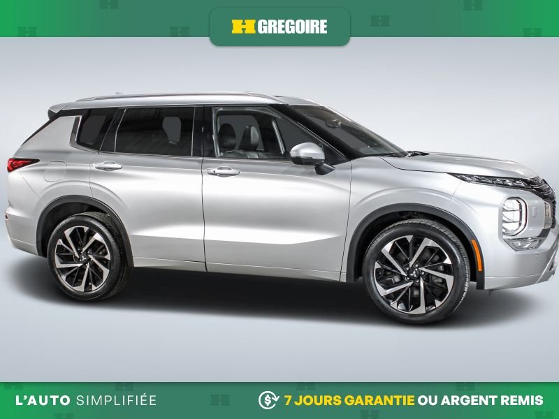 2023 Mitsubishi Outlander Silver Blainville - photo #10