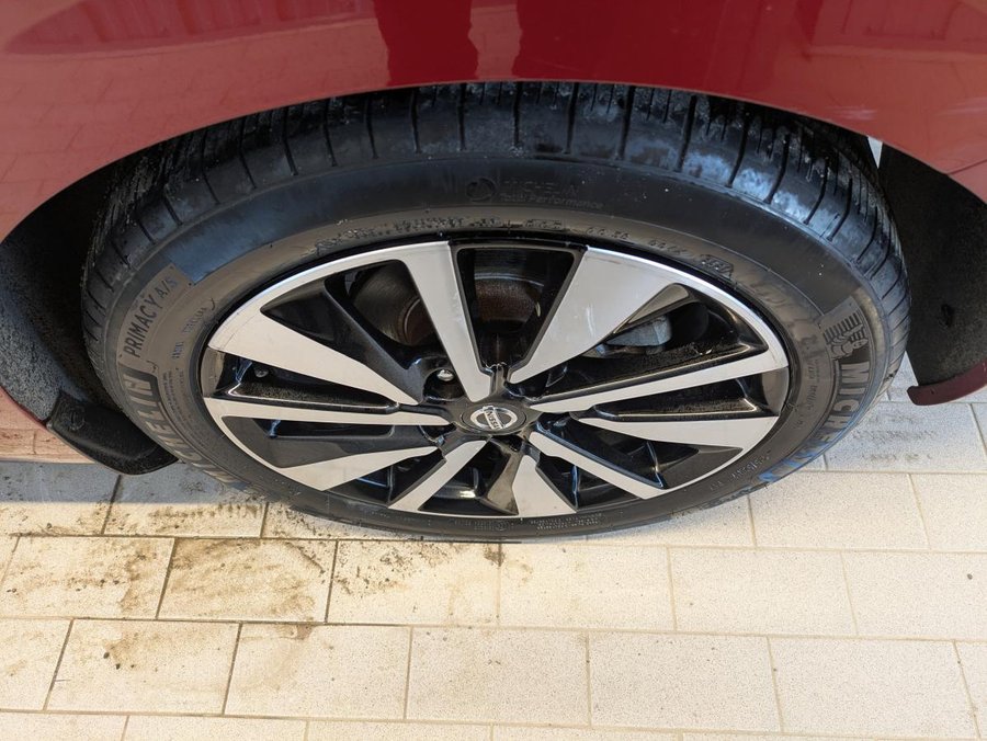 2022 Nissan Sentra SV CVT Red