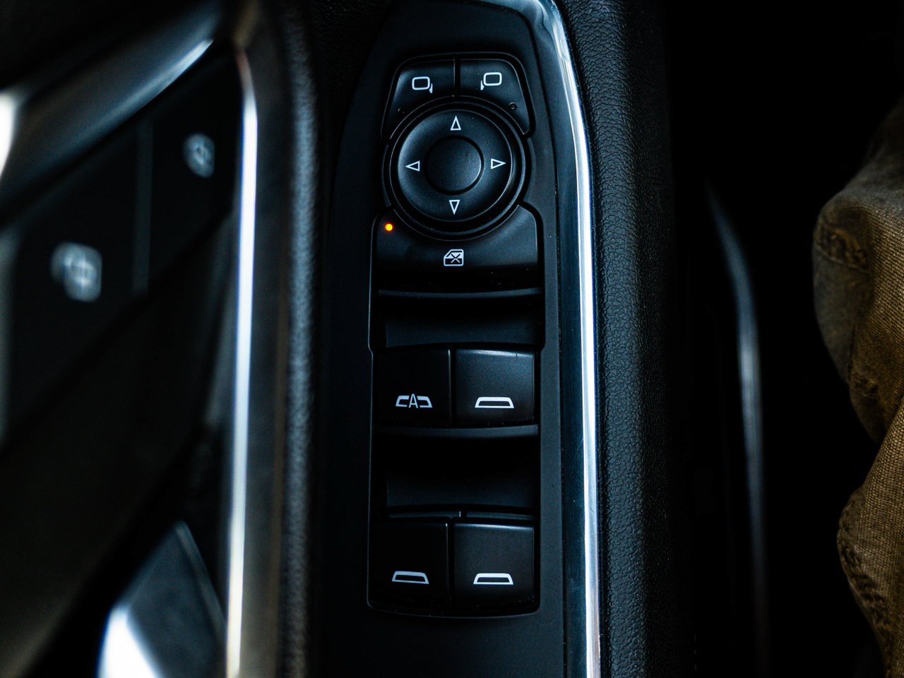 2023 Chevrolet Silverado 1500 4WD Crew Cab 147 RST White Sherwood Park - photo #16