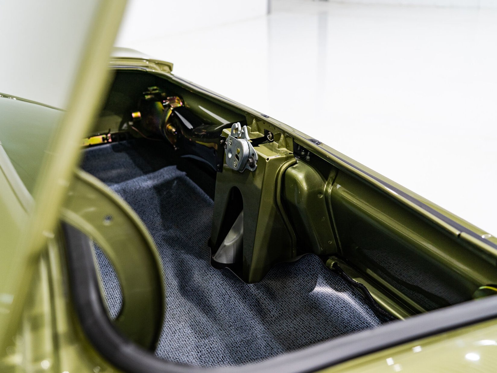 1970 Plymouth HEMI Cuda 1 de 3 Exemplaires Utilisés par la Division Course de Chrysler France **PRIX EN USD** Green Montreal - photo #92