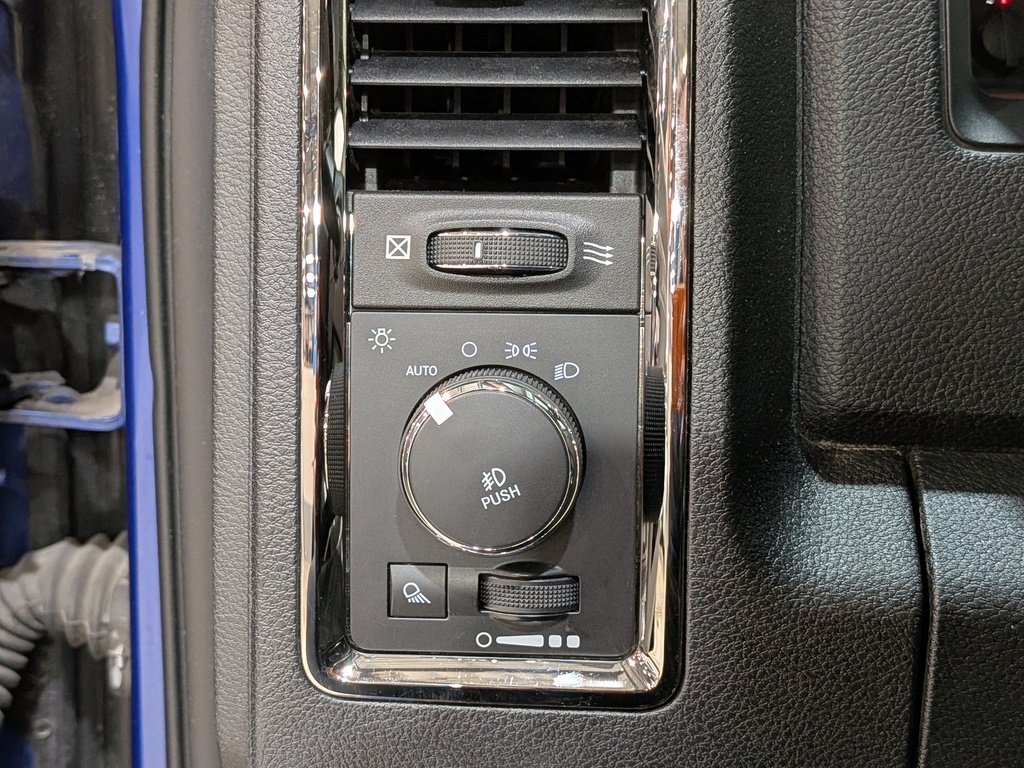 2017 Ram 1500 4WD Quad Cab 140.5" Sport Blue Val-David - photo #29