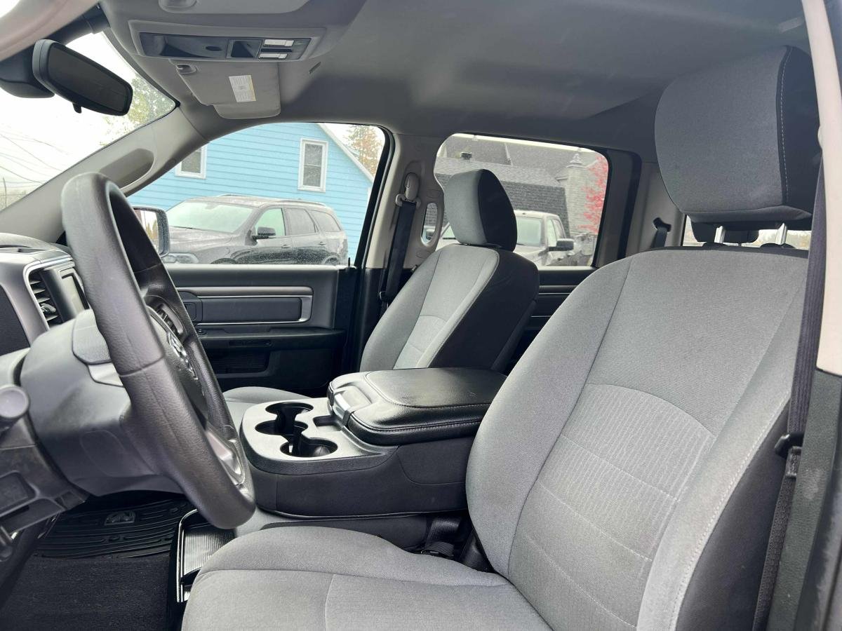 2022 RAM 1500 Classic Silver Lac Mégantic - photo #8