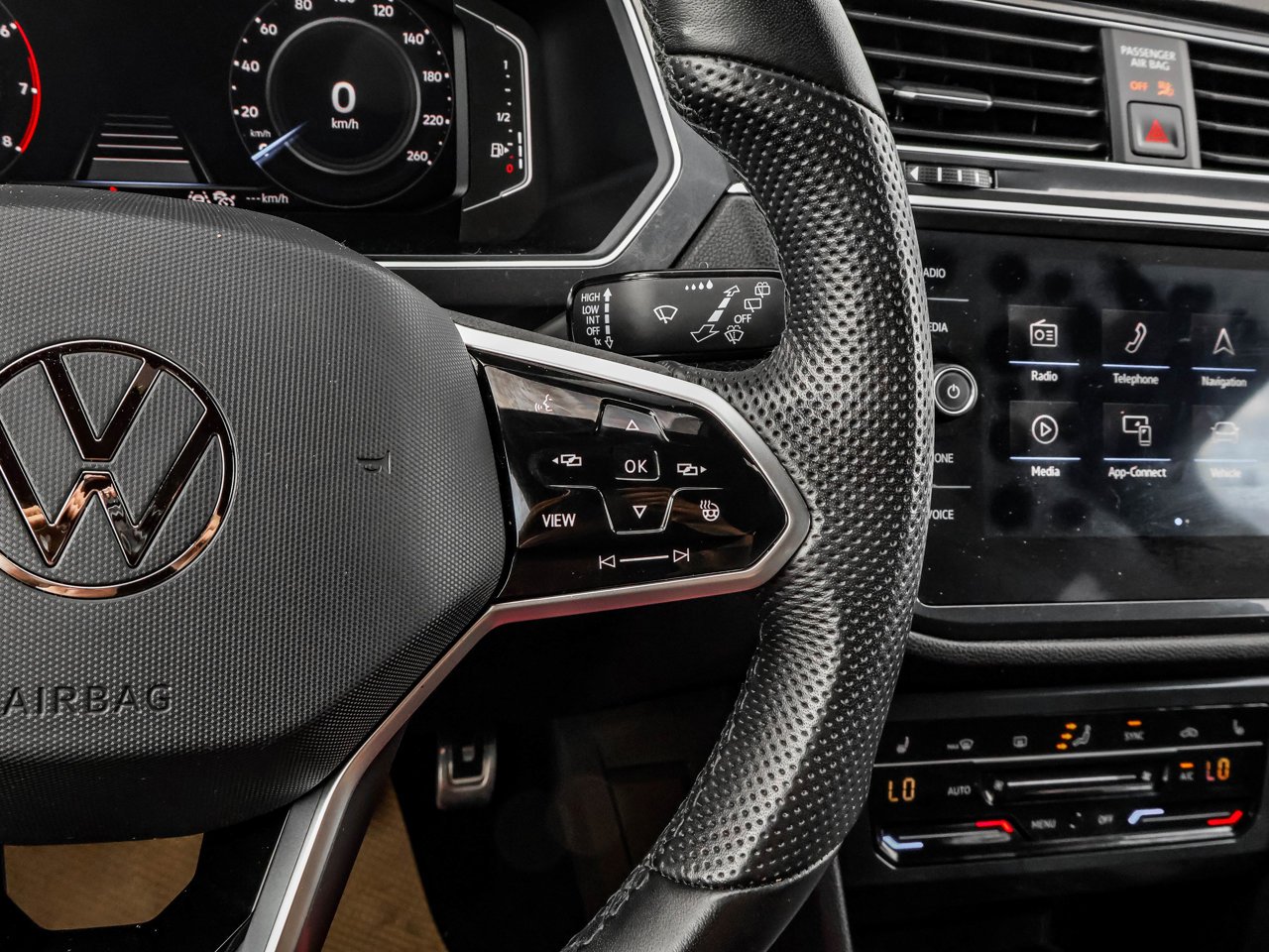 2024 Volkswagen Tiguan Comfortline R-Line Black Edition 4MOTION Red Sherwood Park - photo #23