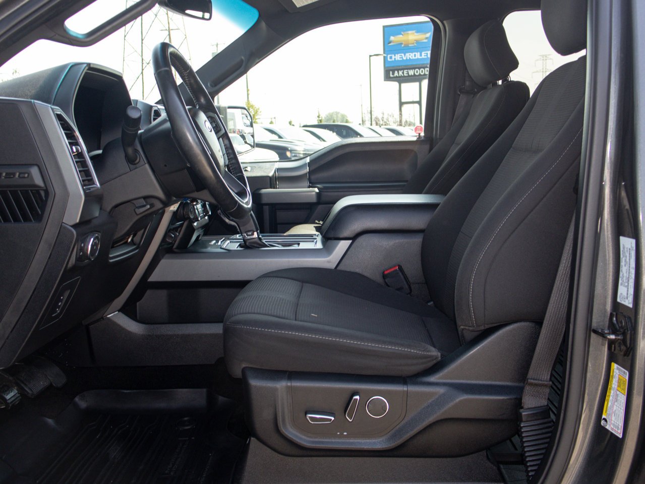 2017 Ford F-150 4WD SuperCrew 145 XLT Grey Sherwood Park - photo #16