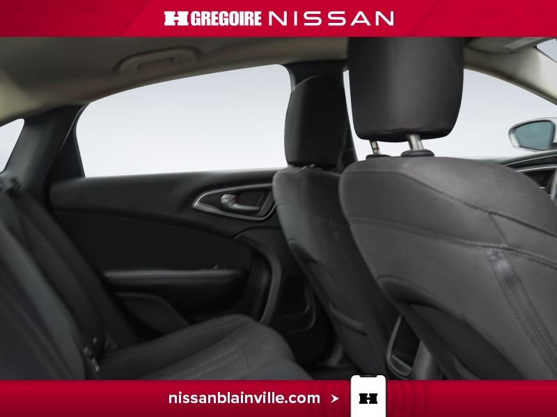 2015 Chrysler 200 White Laval - photo #22