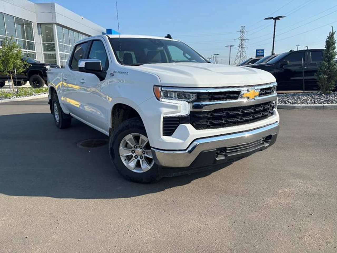 2025 Chevrolet Silverado 1500 4WD Crew Cab 147 LT White Sherwood Park - photo #1