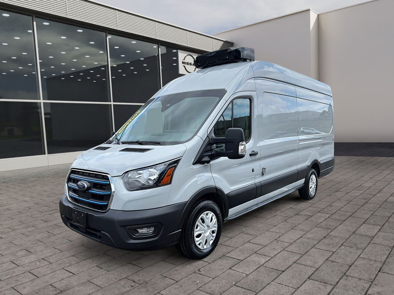 2022 Ford E-Transit Toit surélevé White Québec - photo #0