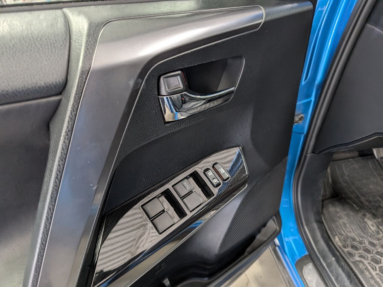 2017 Toyota RAV4 Hybrid JTMJJREV6HD088292 Electric Storm Blue Sherbrooke - photo #9