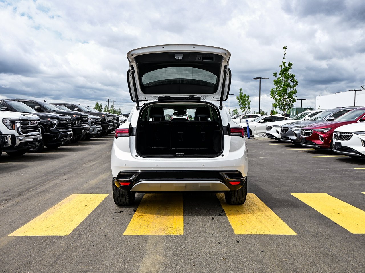 2023 Buick Envision AWD 4dr Essence White Sherwood Park - photo #17