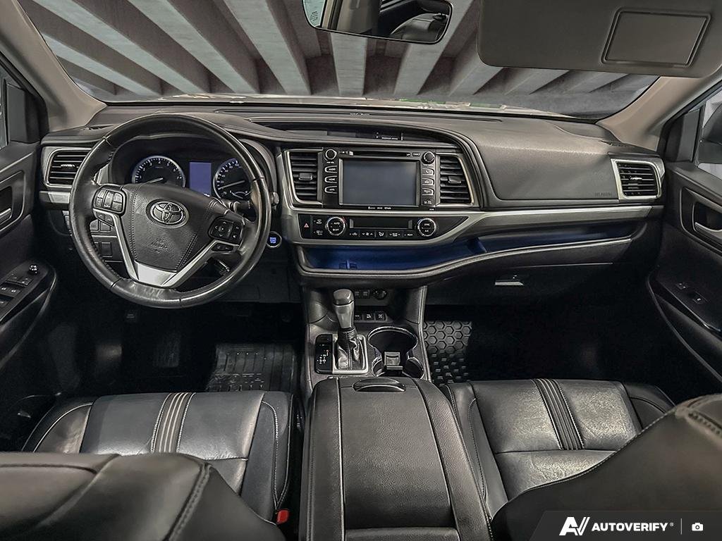 2018 Toyota Highlander 2501260A | SE Silver Edmonton - photo #22