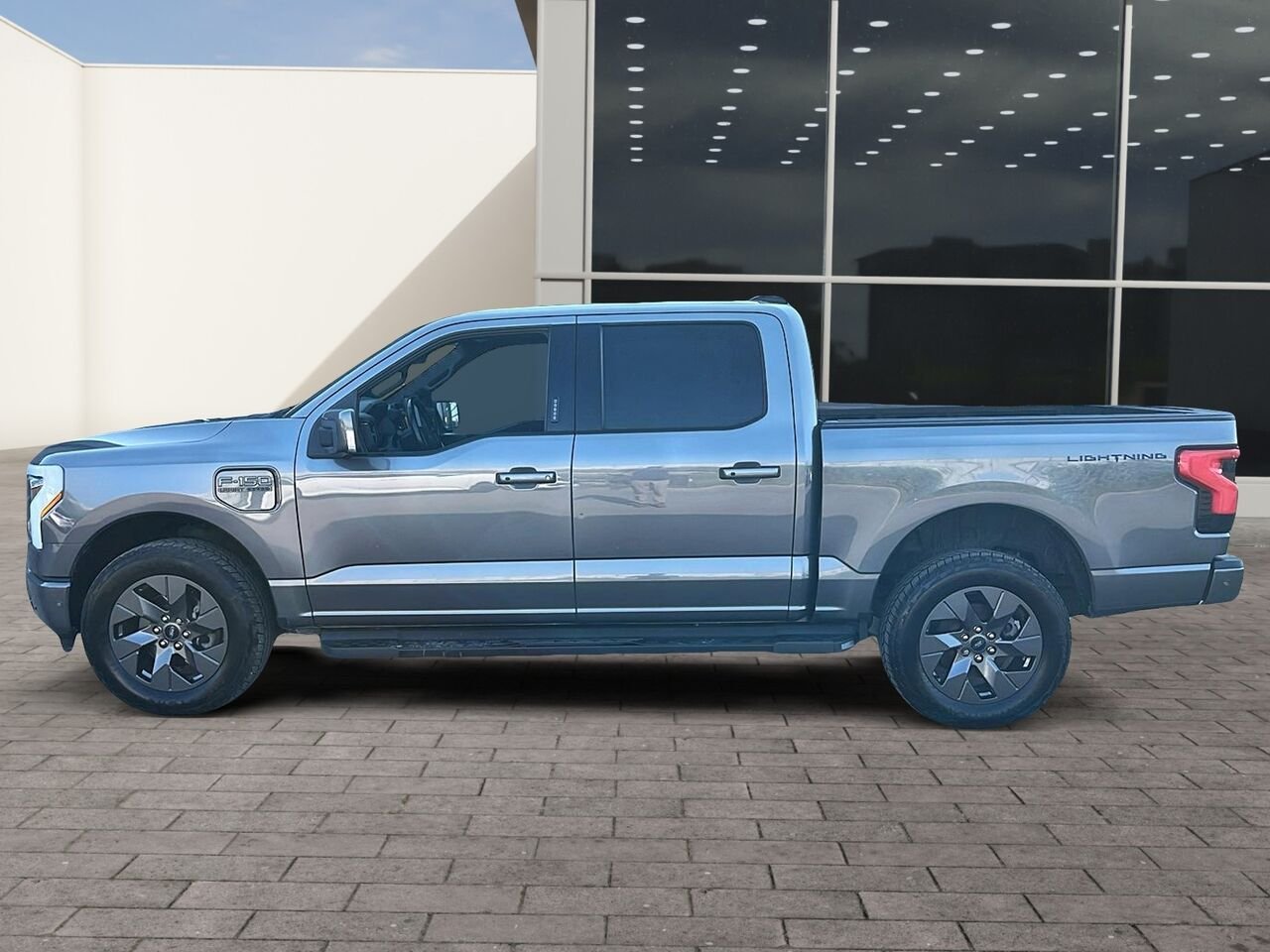 Ford F-150 Lightning LARIAT STANDARD RANGE 2023 Gris Québec - photo #4
