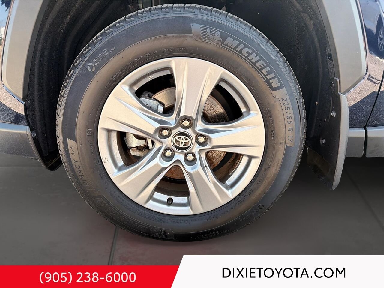 2025 Toyota RAV4 Hybrid XLE AWD / CLEAN CARFAX / HEATED SEATS / MOONROOF / ALLOY WHEELS / CARPLAY AND ANDROID AUTO Blue Mississauga - photo #6