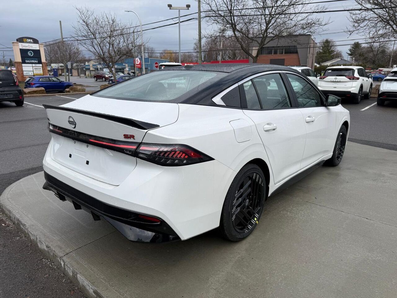 2026 NISSAN Sentra SENTRA SR Aspen White TriCoat/Super Black Châteauguay - photo #11