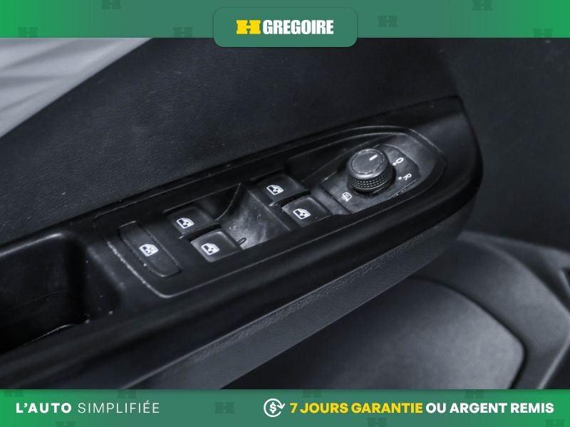 2022 Volkswagen Taos Silver Blainville - photo #15
