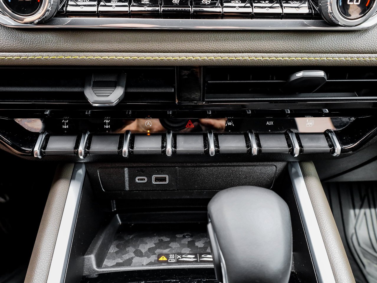 2025 Chevrolet Colorado 4WD Crew Cab ZR2 White Sherwood Park - photo #28
