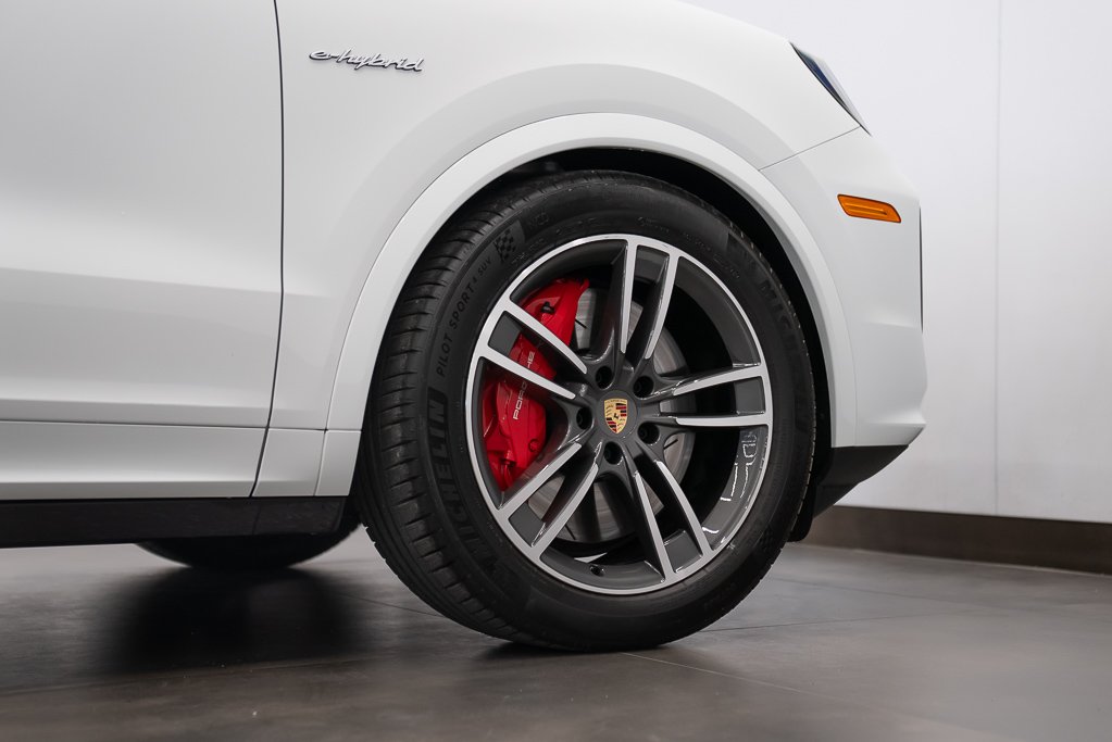2024 Porsche Cayenne Turbo E-Hybrid Coupe AWD White Kirkland - photo #6