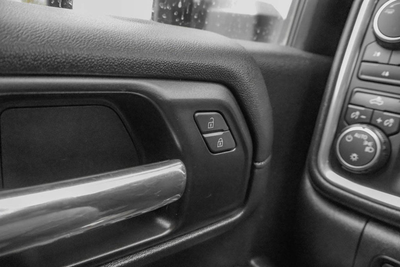 2020 Chevrolet Silverado 3500HD 4WD Crew Cab 172 LT White Sherwood Park - photo #15
