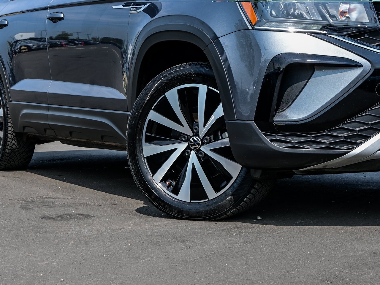 2023 Volkswagen Taos Comfortline 4MOTION *Ltd Avail* Grey Sherwood Park - photo #5