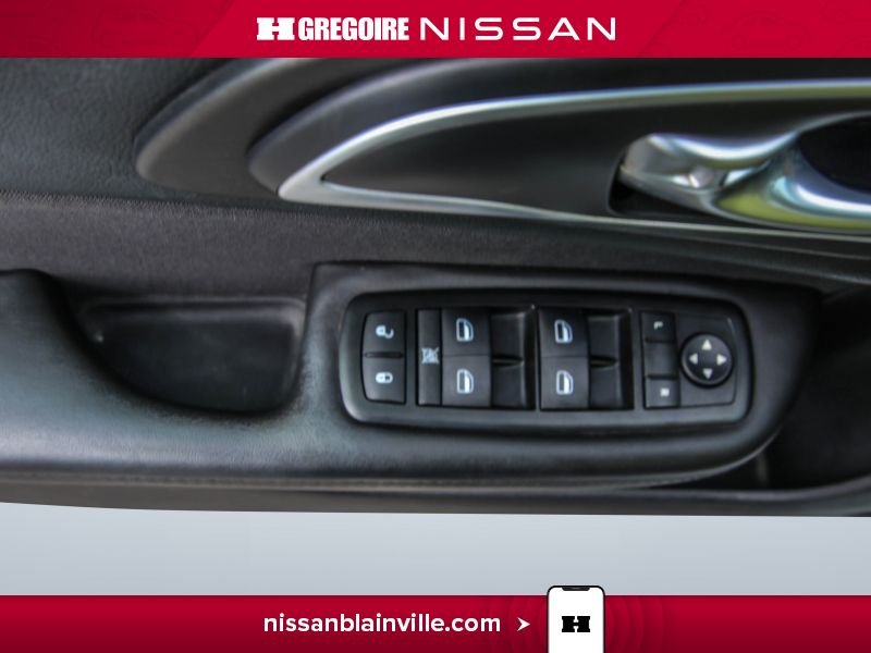 2015 Chrysler 200 White Laval - photo #20