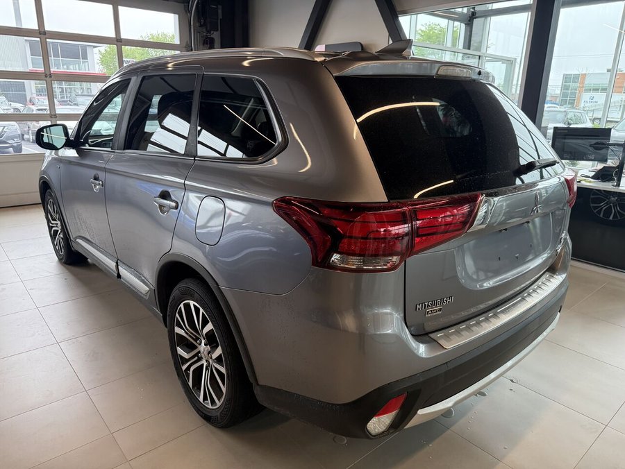 Mitsubishi Outlander SE AWC, Toit ouvrant, Remorquage 3500lbs 2018 Gris