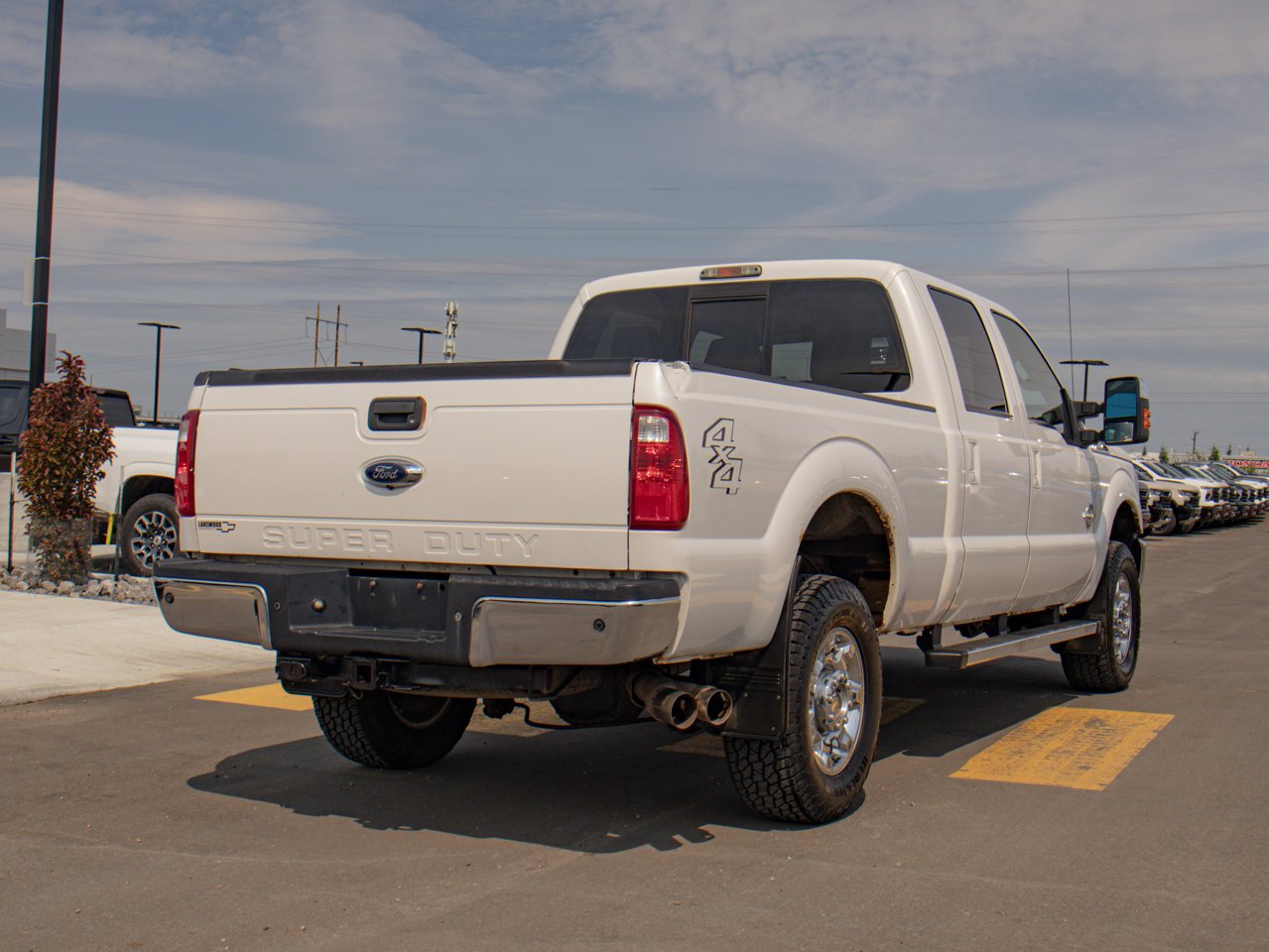 2016 Ford Super Duty F-350 SRW 4WD Crew Cab 156 Lariat White Sherwood Park - photo #9