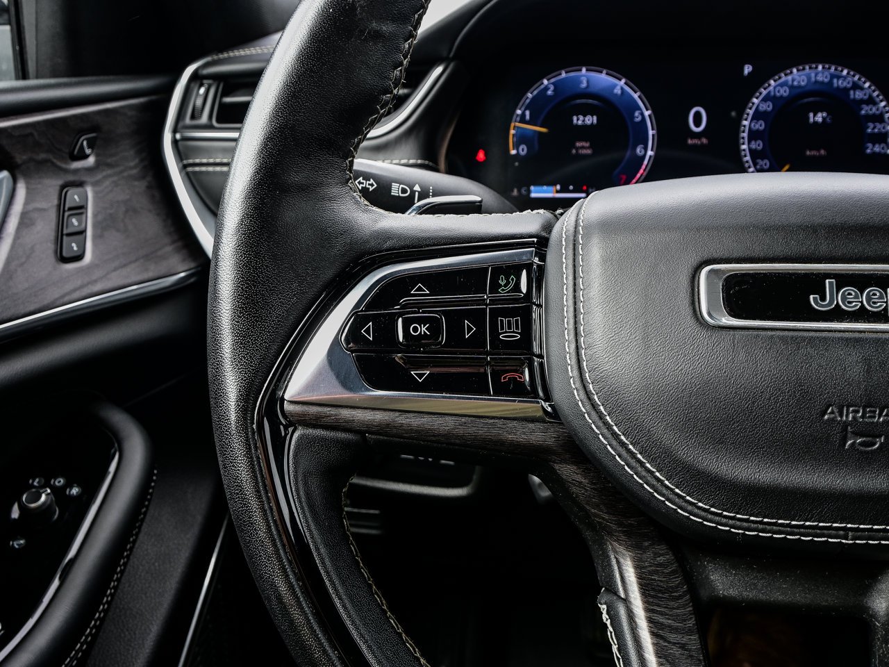 2023 Jeep Grand Cherokee Overland 4x4 Black Sherwood Park - photo #24