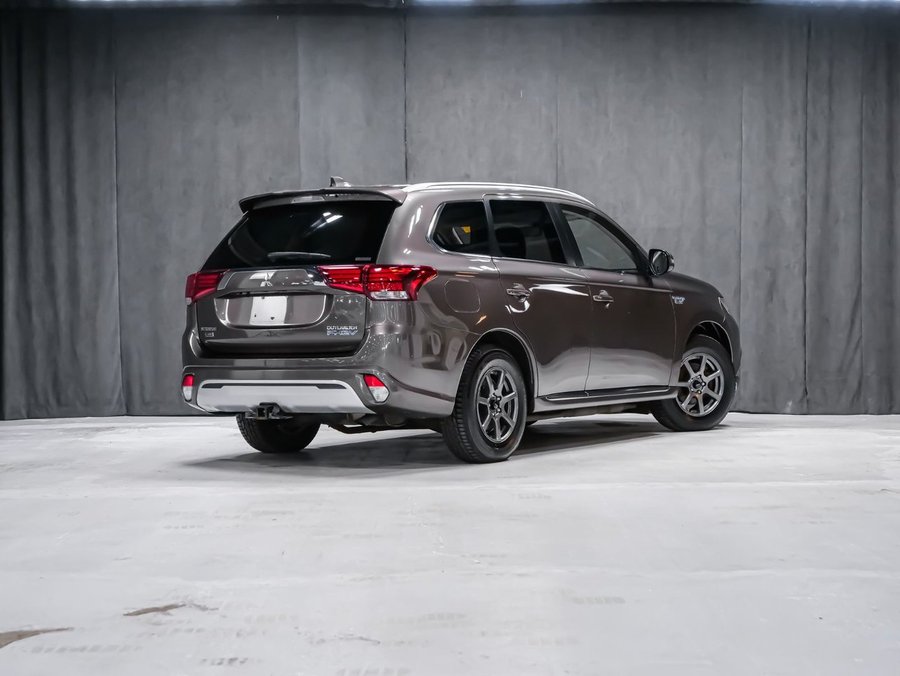 2019 Mitsubishi Outlander Plug-In Hybrid SE Brown