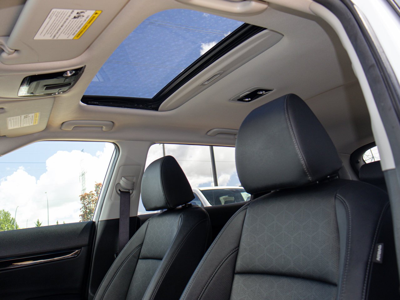 2025 Kia Seltos EX AWD White Sherwood Park - photo #16