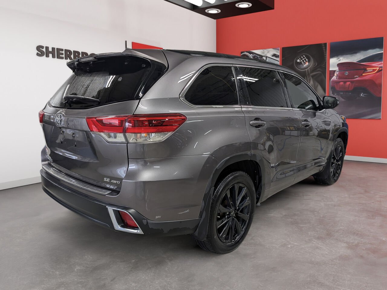 Toyota Highlander XLE/AWD/SIÈGES CHAUFFANTS/BLUETOOTH/AC BIZONE/TOIT OUVRANT 2018 Gris aurore mica Sherbrooke - photo #3