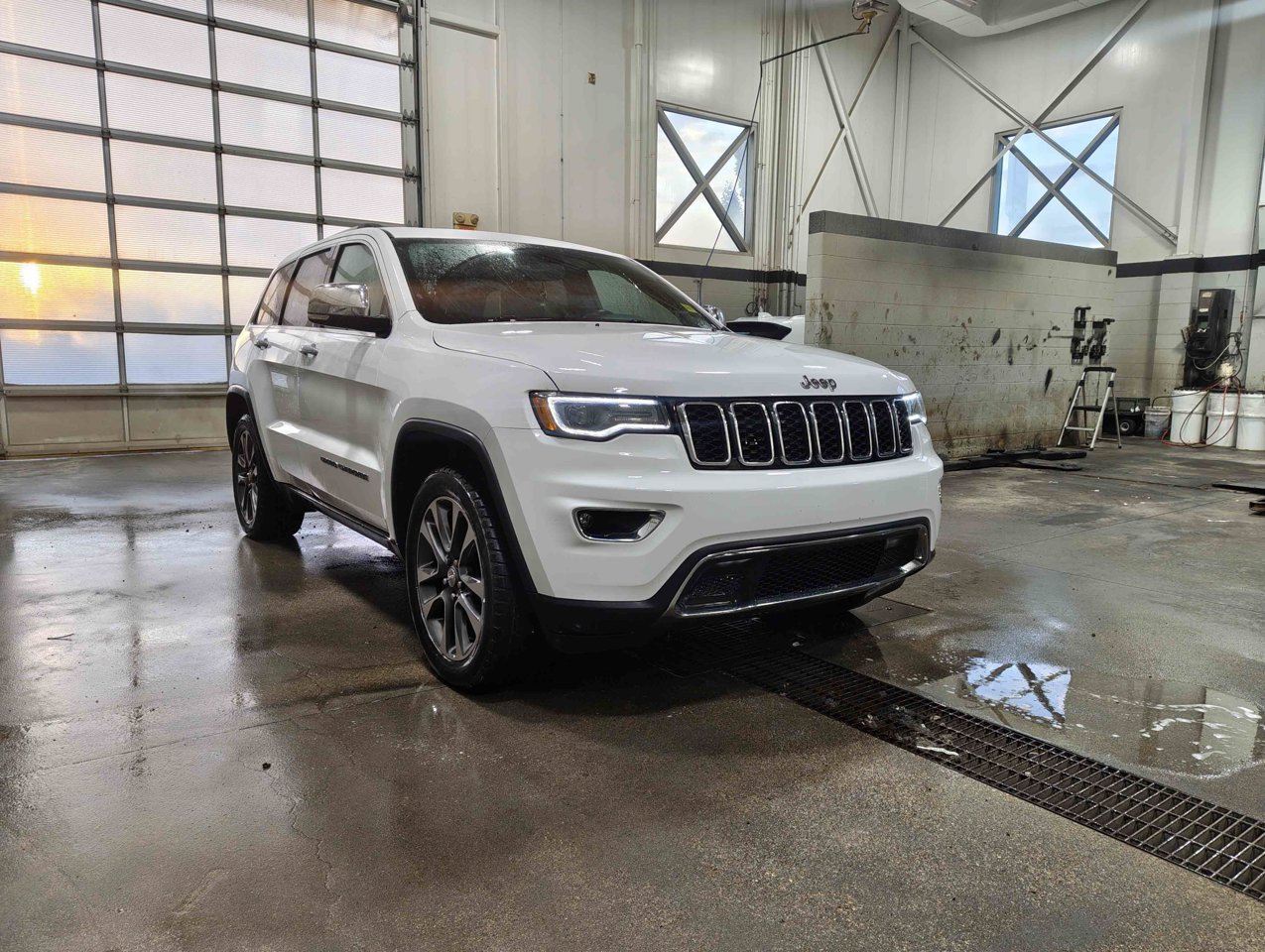 2018 Jeep Grand Cherokee Limited 4x4 White Sherwood Park - photo #2