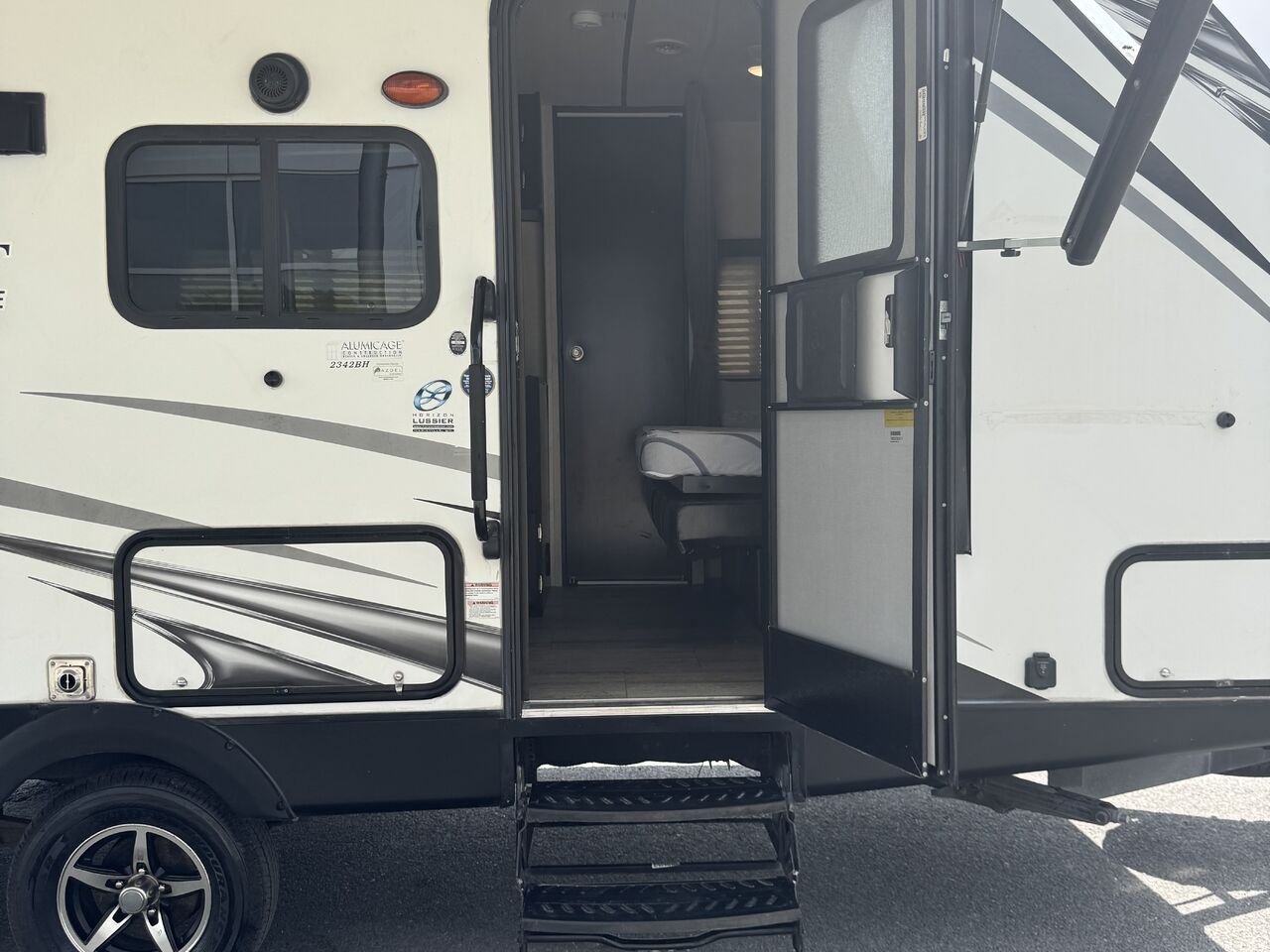 2019 COACHMEN NORTHERN SPIRIT 2342B White Granby - photo #17