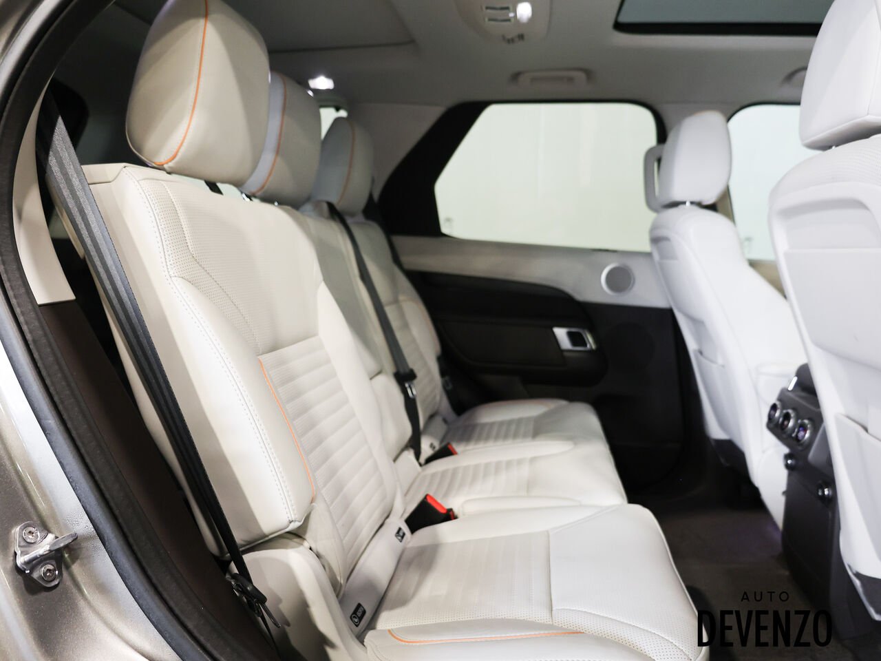 2019 Land Rover Discovery Silver Saint-Eustache - photo #9