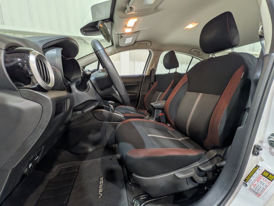 Nissan Versa SR CVT 2023 Blanc