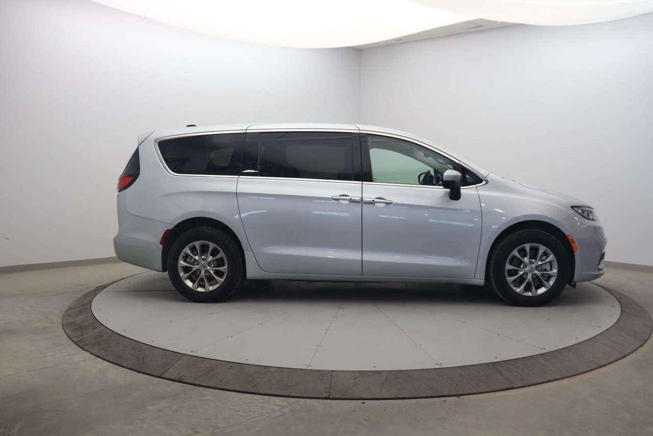 2023 Chrysler Pacifica VIN 2C4RC3BG7PR570006 Silver Chicoutimi - photo #2