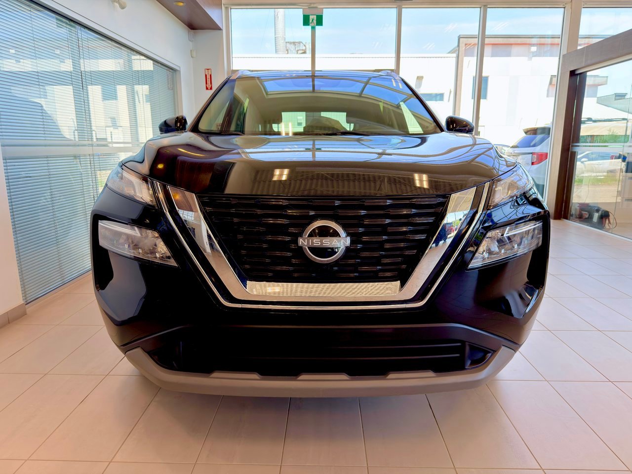 2023 Nissan Rogue Black Notre-Dame-des-Prairies - photo #6