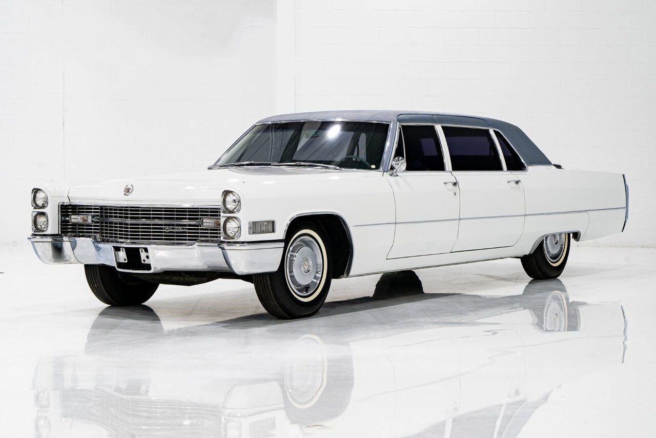 Cadillac Fleetwood **PRICE IN USD** Factory Limo dual AC with only 18,892 miles 1966 Blanc Montréal - photo #0