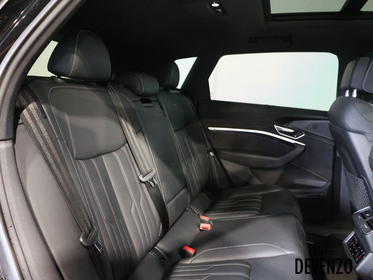 2019 Audi e-tron Black Saint-Eustache - photo #9