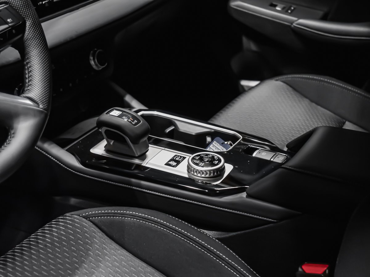 2026 Mitsubishi Outlander Plug-In Hybrid SE Graphite Grey Metallic Montreal - photo #8
