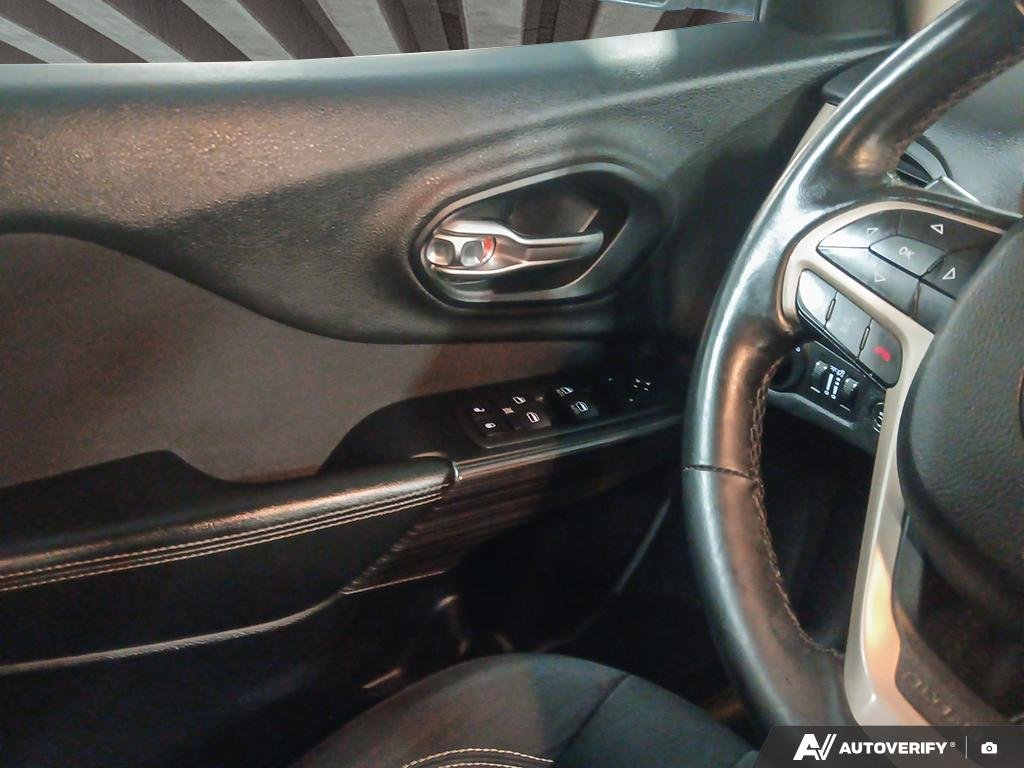 2015 Jeep Cherokee 2601729A | North Red Edmonton - photo #16