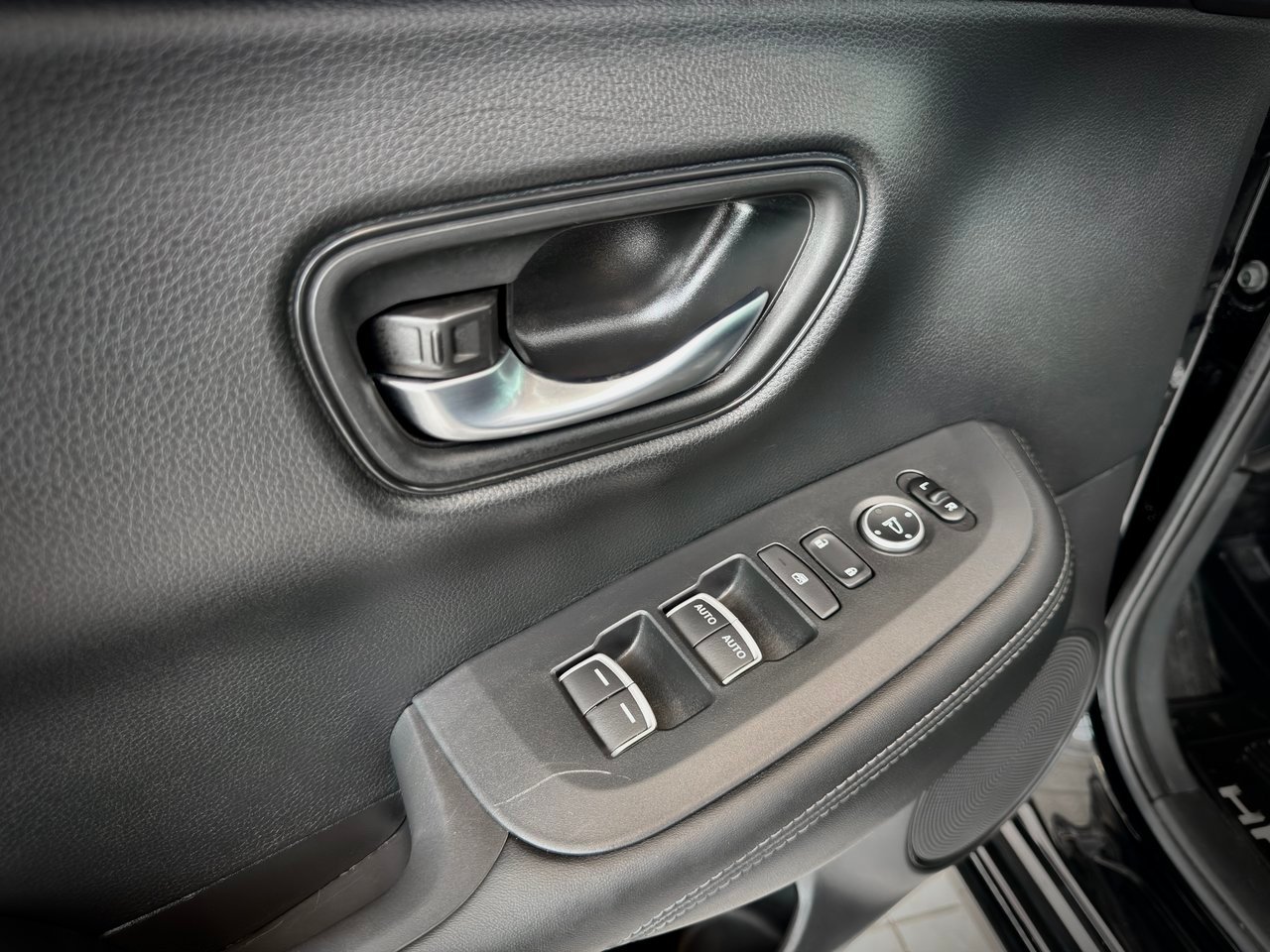 2023 Honda HR-V Black Notre-Dame-des-Prairies - photo #31