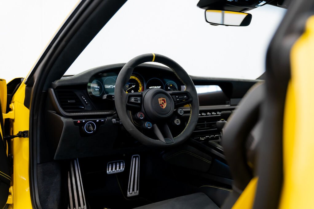 Porsche 911 GT3RS Weissach 2024 Jaune Kirkland - photo #19